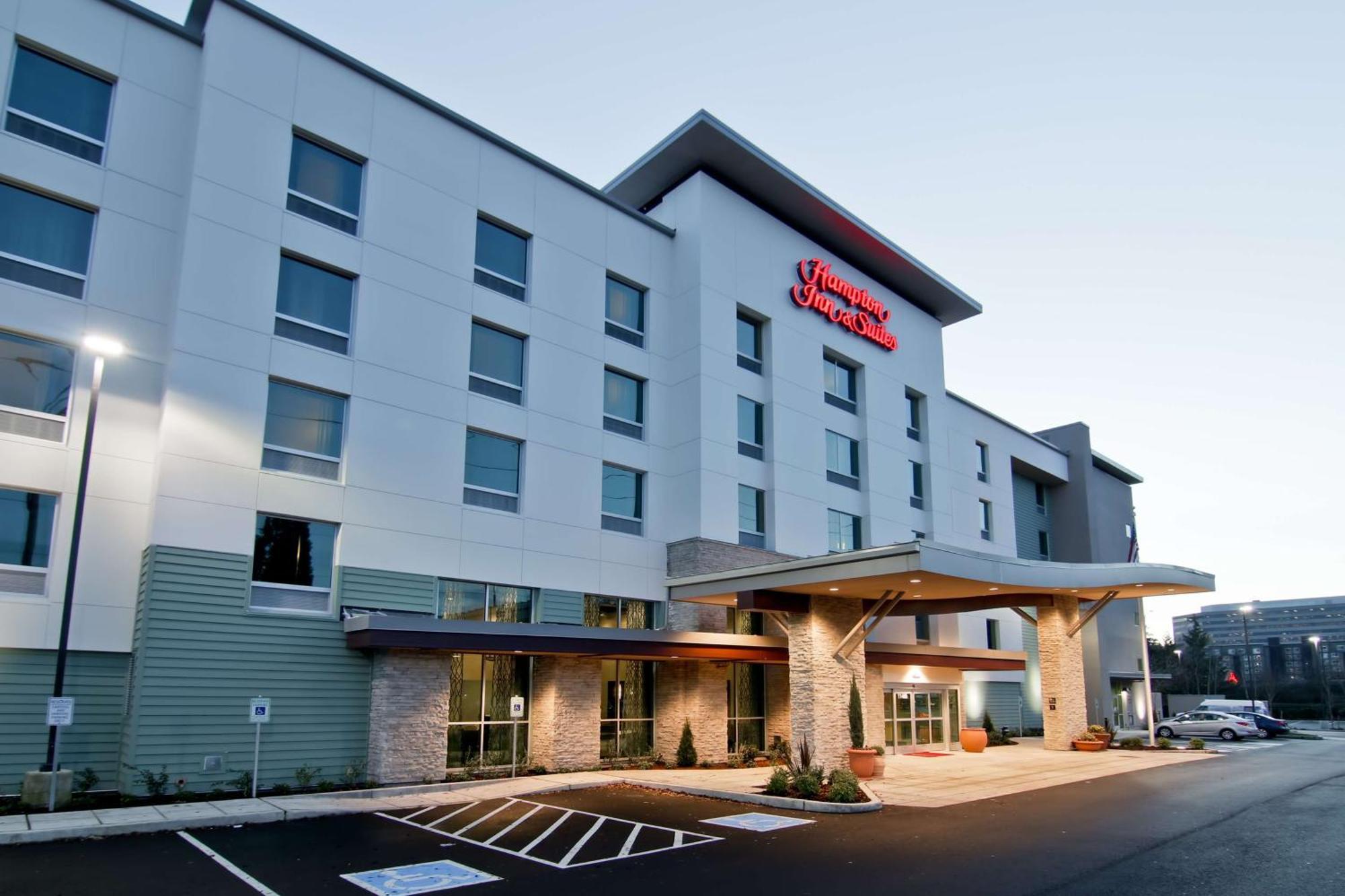 Hampton Inn & Suites Bellevue Downtown/Seattle Exterior photo